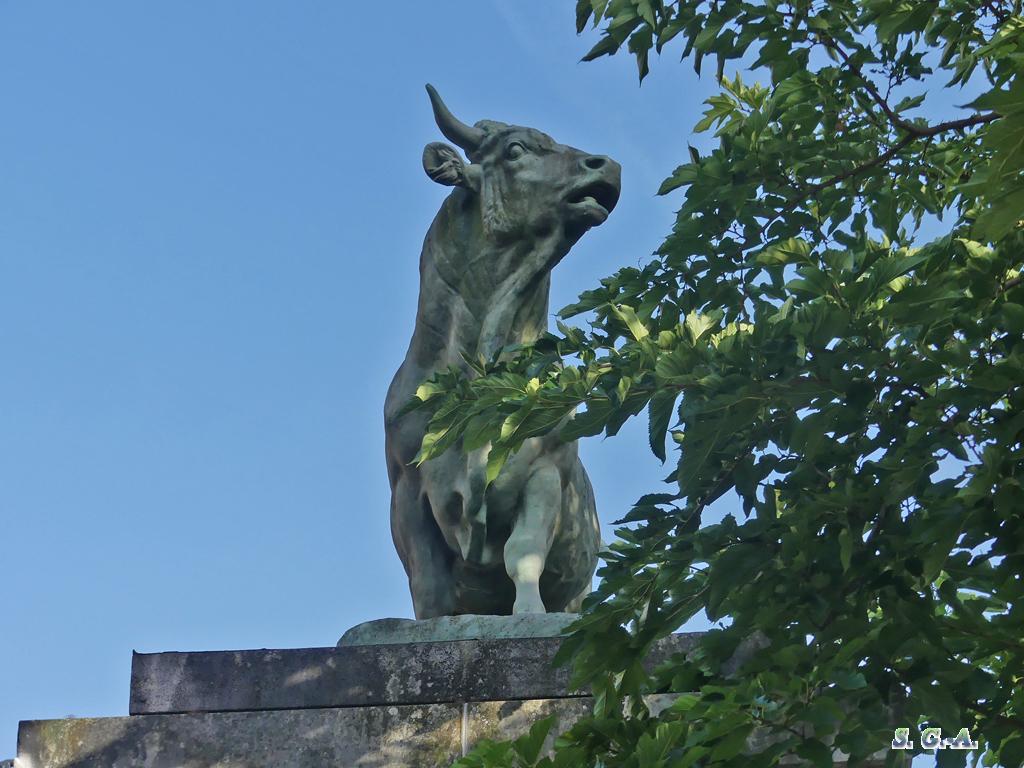 Statue boeuf 1