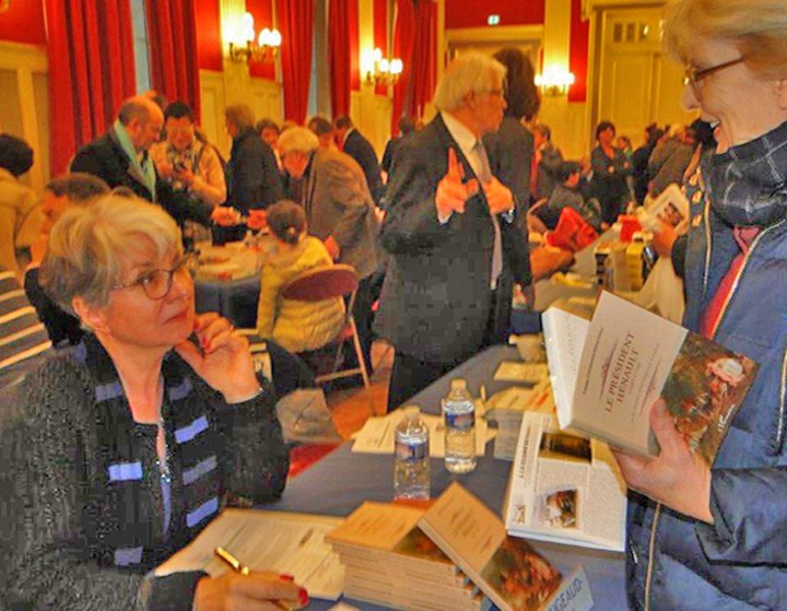 Au salon de la mairie du XVIe